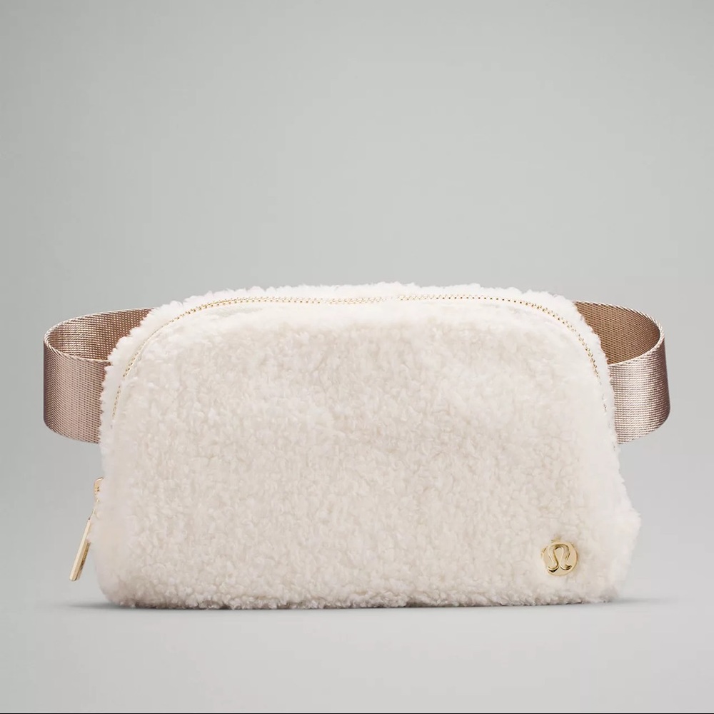 NWT Lululemon ivory sherpa belt bag - Picture 2 of 8